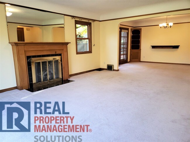 Building Photo - Charming English Tudor in Eastmoreland