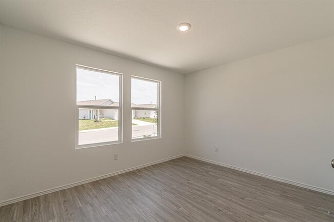 Foto del edificio - 6406 Reuben Kemper