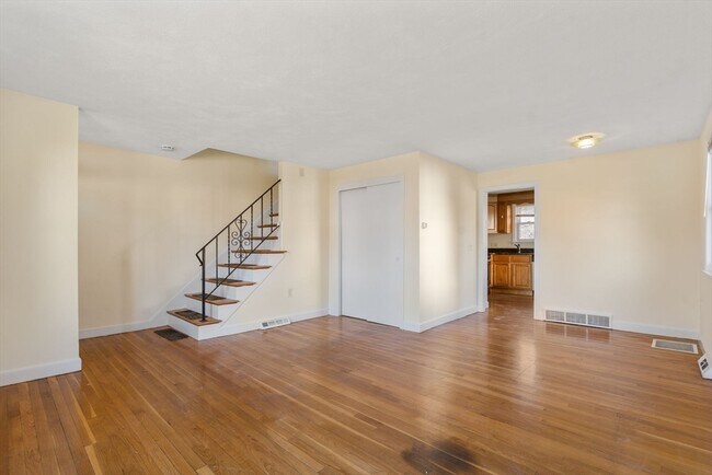 Foto del edificio - 19 Moreland Ave