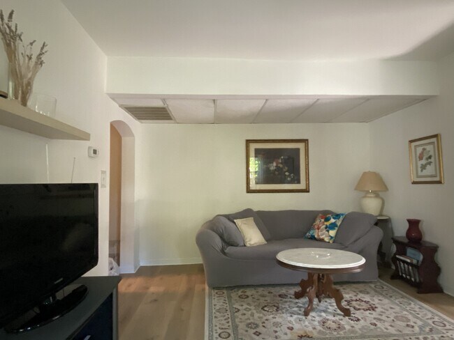 Foto del edificio - 1745 N Troy St