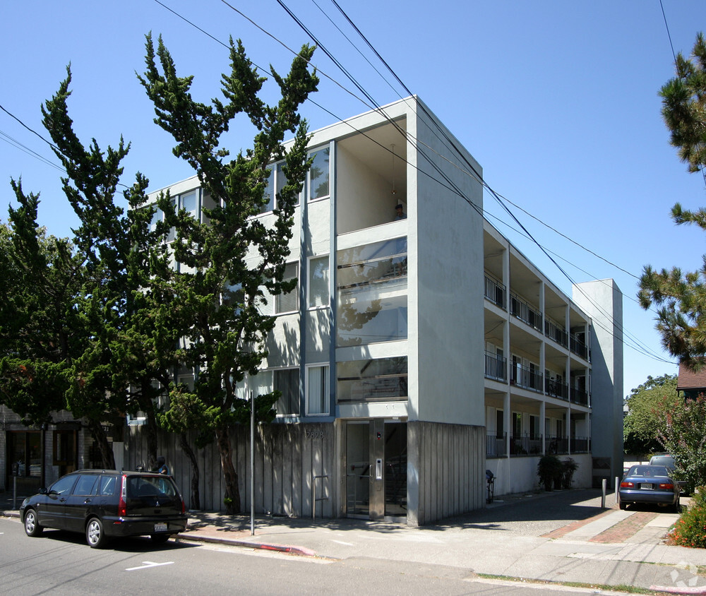 Foto del edificio - 2828 College Ave