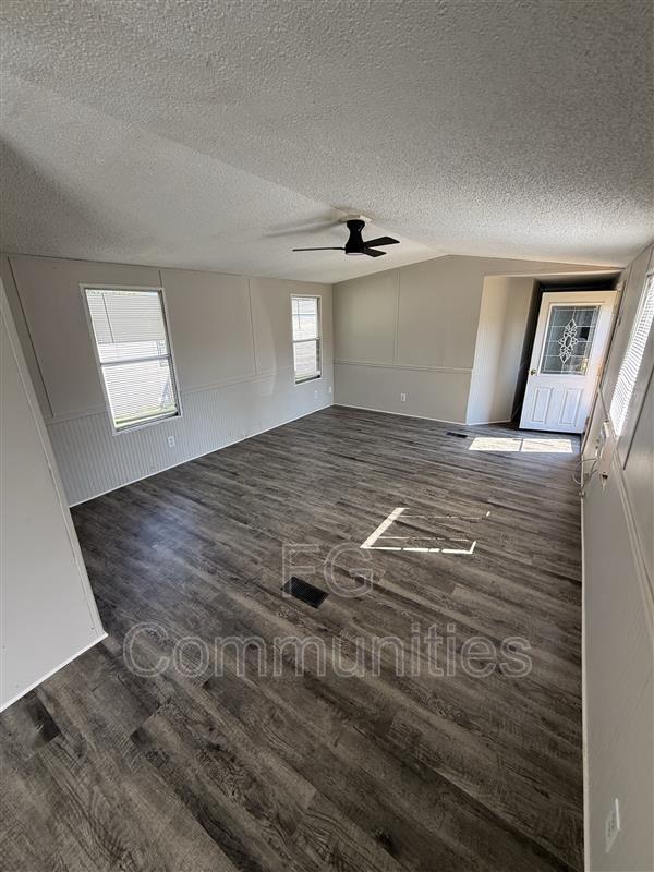 Foto del edificio - 3160 Dunn St