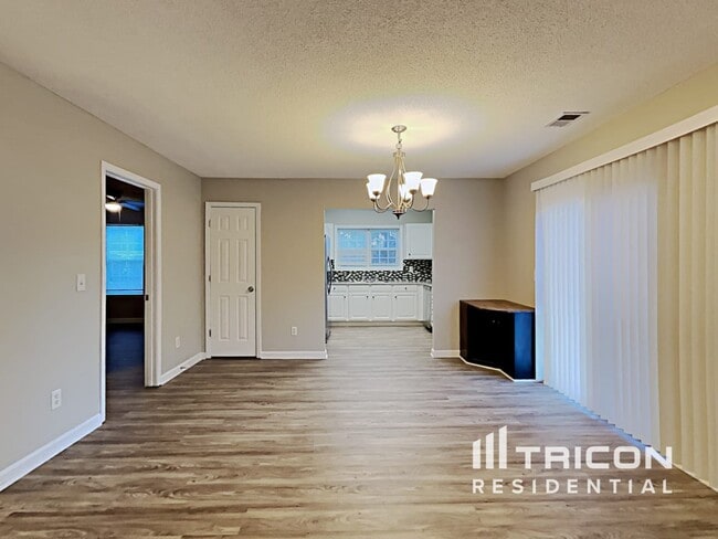 Building Photo - 121 Riglaw Cir