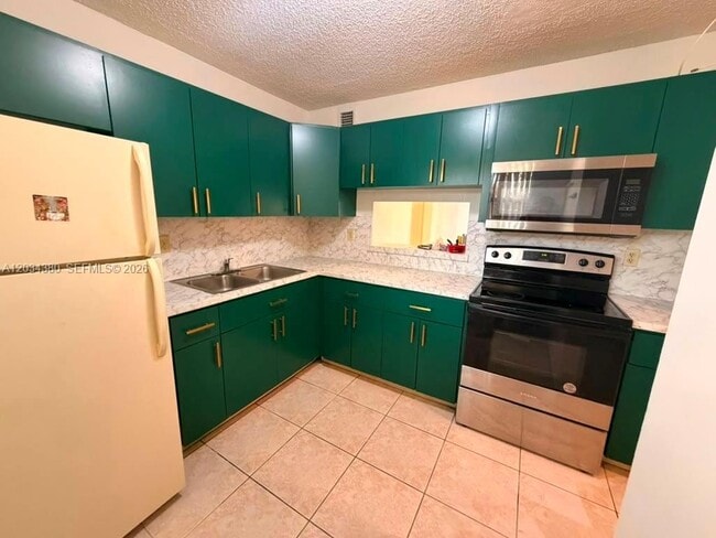 Foto del edificio - 1480 W 46th St
