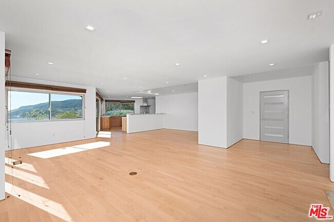 Building Photo - 17500 POSETANO Rd