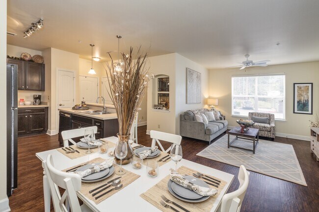 Foto del edificio - Trail Ridge at Woodland Park Apartments