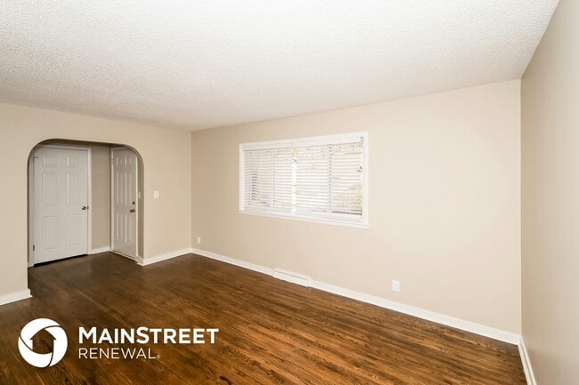 Building Photo - 624 Lisa Ln