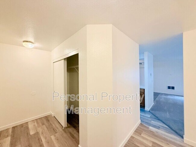 Building Photo - 3412 NE 66th Ave