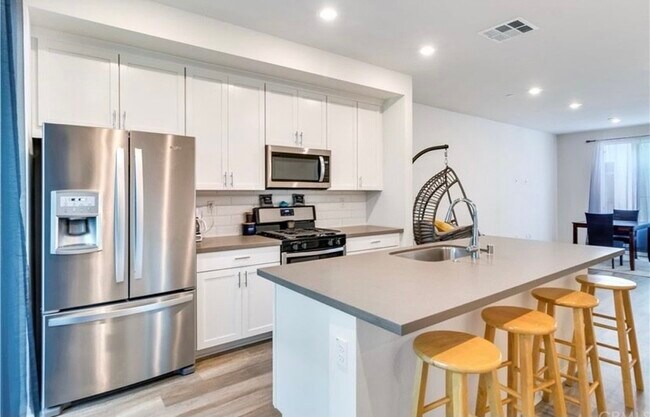 Foto del edificio - 823 Hudson Ln