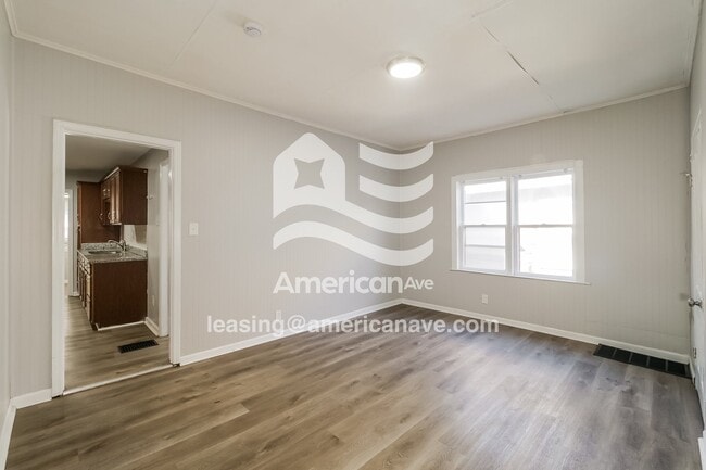 Building Photo - 529 Ann Ave