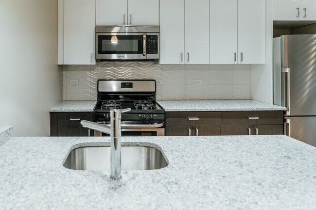 Foto del edificio - 723 W Buckingham Pl