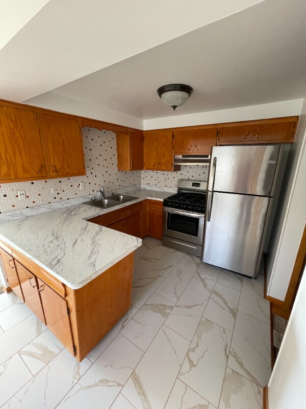 Foto del edificio - 8700 Leclaire Ave