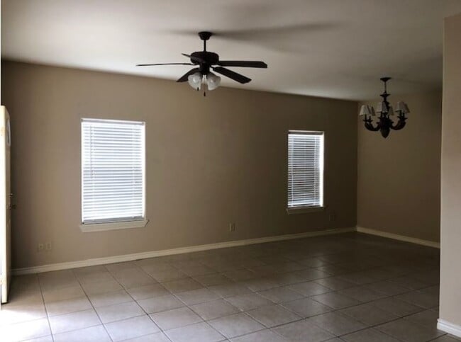 Foto del edificio - 9804 Cantera Ct