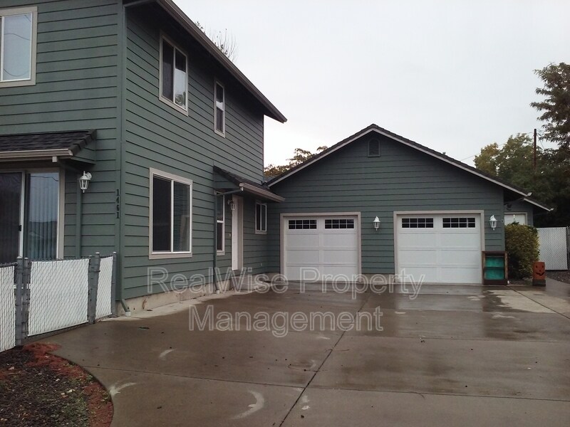 Primary Photo - 1461 Dowell Rd