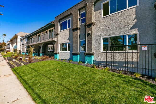 Foto del edificio - 6640 Woodley Ave