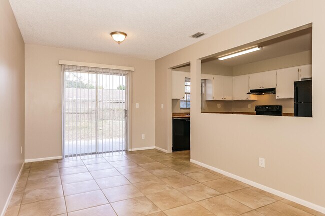 Building Photo - 890 Cynthia Dr