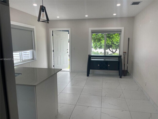 Foto del edificio - 1367 SW 37th Ave