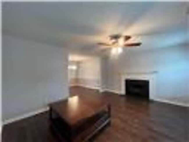 Building Photo - Beautiful Single-Family 3BR Cozy Home