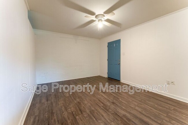 Building Photo - 1122 W. Chimes St.