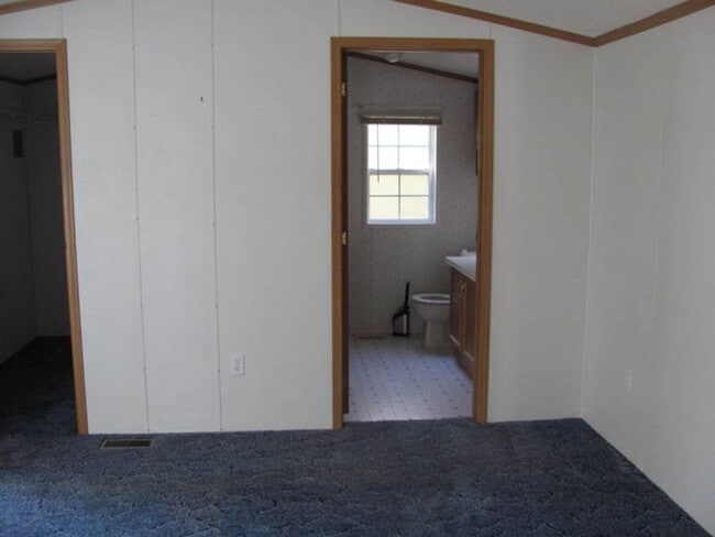 Building Photo - Private 2 Bed 2 Bath Home