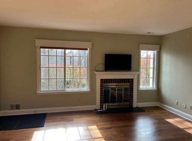 Foto del edificio - 45 Stevens Ct