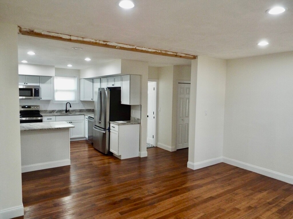 Primary Photo - 92 Rockland St