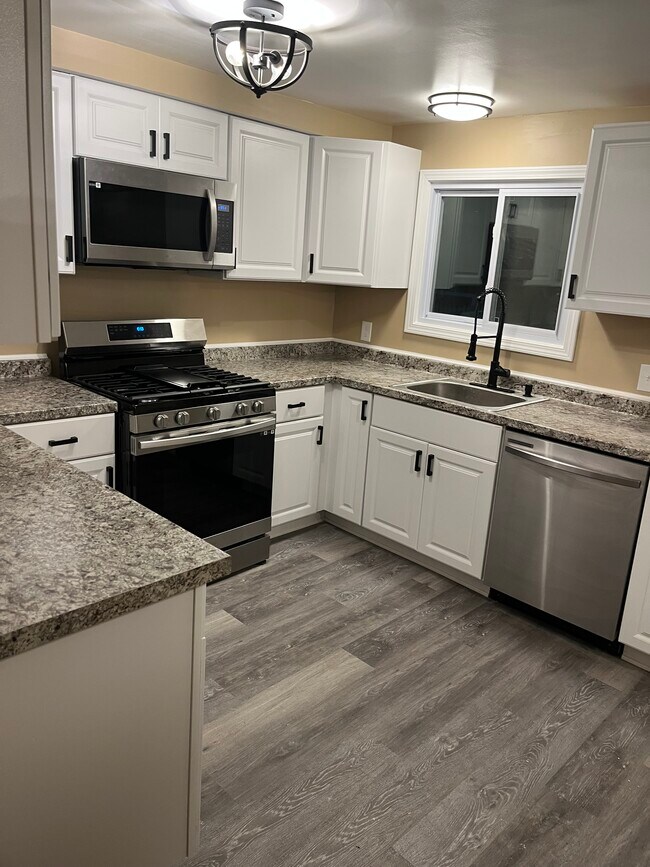 Building Photo - 139 N Seine Dr