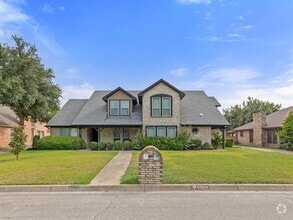 Building Photo - 6504 Lago Vista Dr