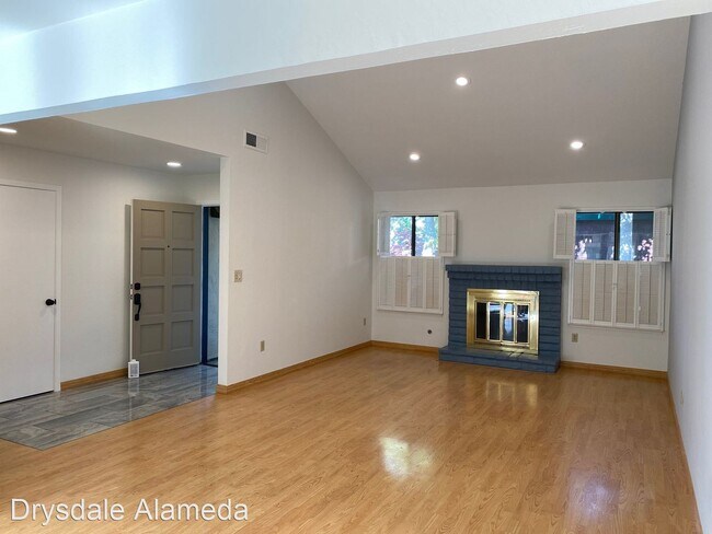 Building Photo - 2 br, 2 bath House - 201 Lagunaria Lane