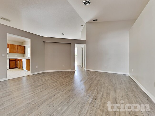 Foto del edificio - 30812 Midtown Ct