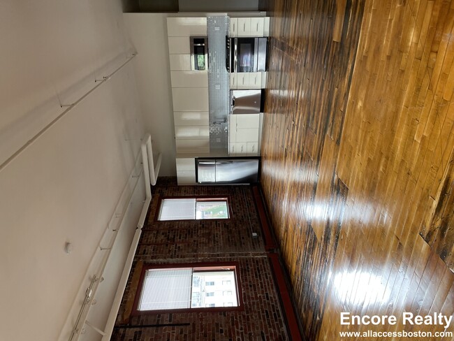 Building Photo - 804 Tremont St