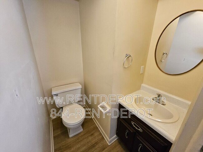 Foto del edificio - 7101 Pinehurst Dr