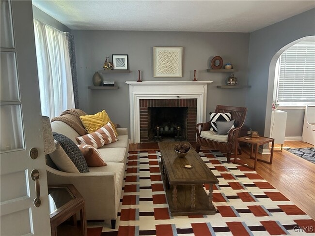 Building Photo - 805 4th St