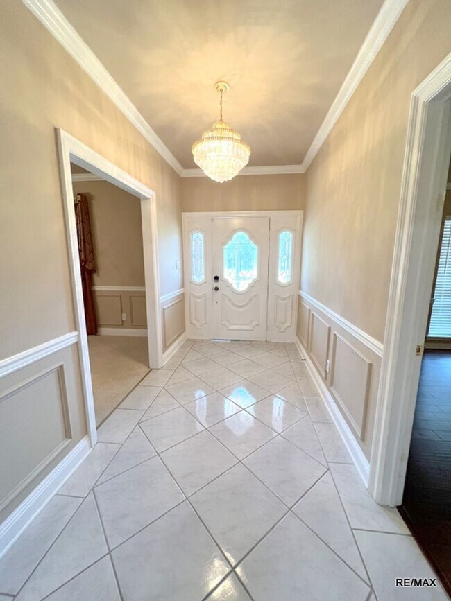 Building Photo - Airline High School District... Close to B...