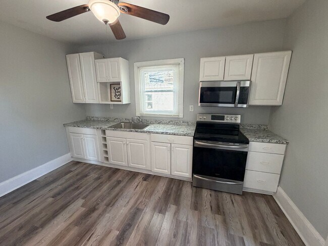 Building Photo - Lovely Three Bedroom Home In Plaza Midwood!