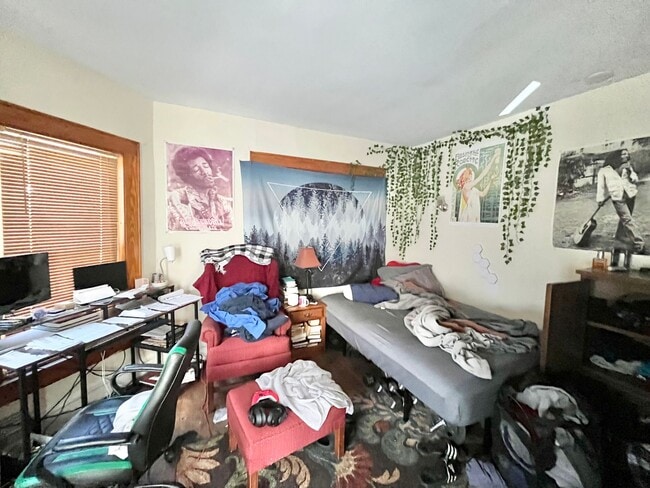 Building Photo - 39 Hickok Pl