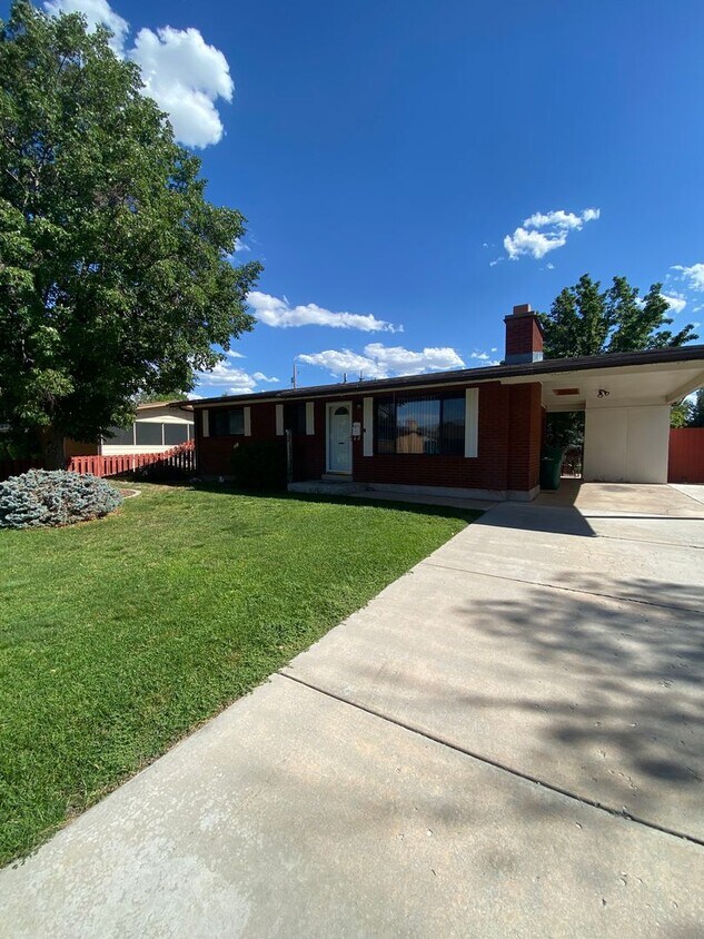 Primary Photo - 4 Bed 2 Bath Home for Rent in Roy