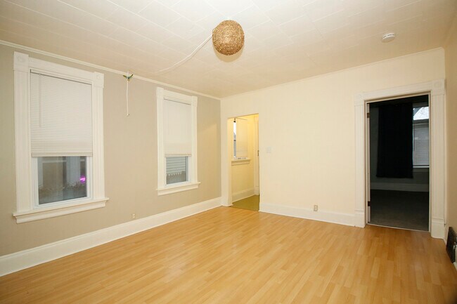 Main Living Area, 13x15 - 517 E Burleigh St
