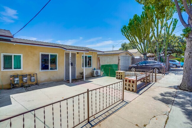 Foto del edificio - 3046 Chadwick Dr
