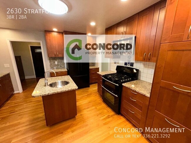 Building Photo - 2630 Stratford Dr