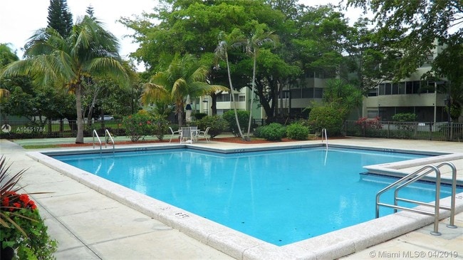 Building Photo - 6075 N Sabal Palm Blvd