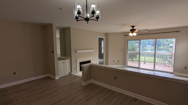 Foto del edificio - Three Bedroom Waterfront Condo Mooresville