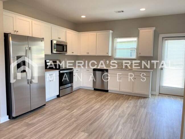 Building Photo - Home for rent in Brookwood, AL - Available Now!! Sign an 18 Month Lease by 1/15/26 to get 1 MONTH...