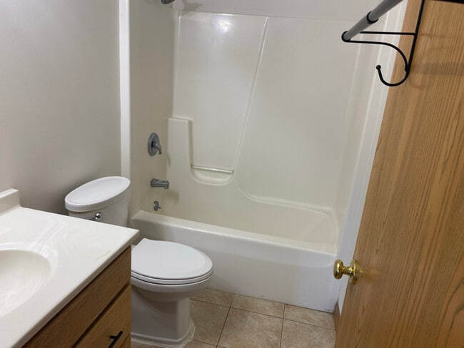 Building Photo - 607 Apple Hill Way