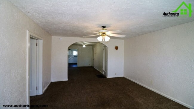 Building Photo - 1137 Magnolia Ave