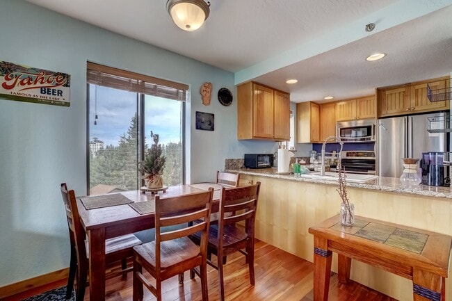 Building Photo - 495 Tramway Dr