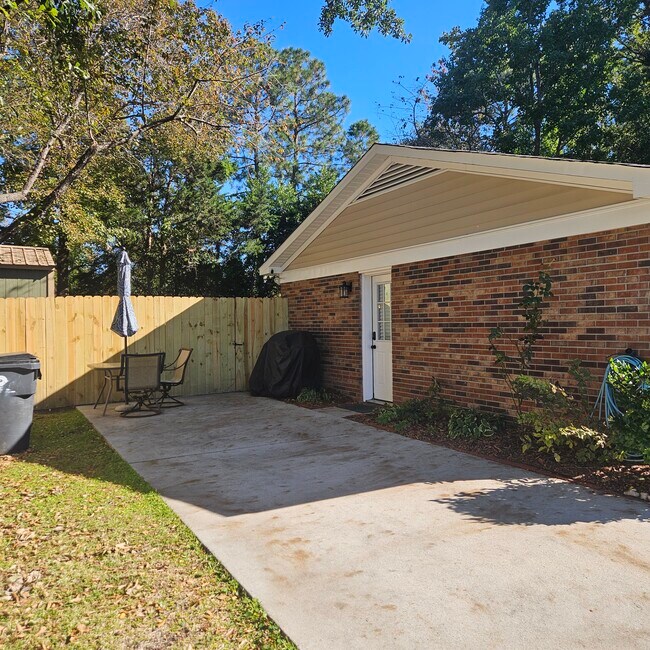 Building Photo - 608 Albemarle Rd