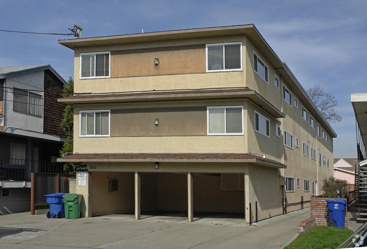 Primary Photo - 2211 San Antonio Ave