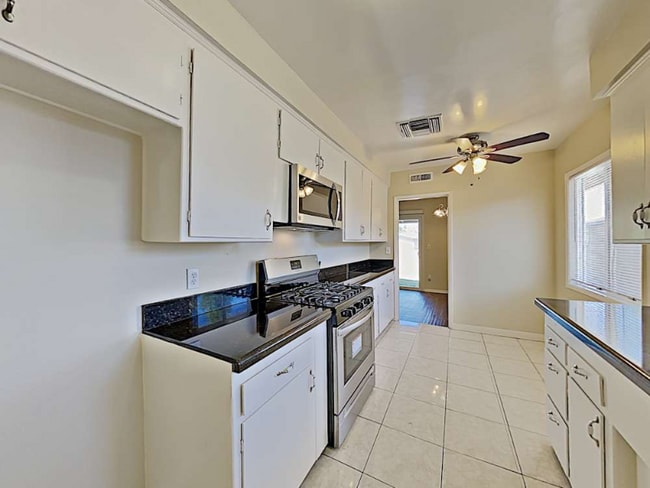 Building Photo - 9256 Swinton Ave