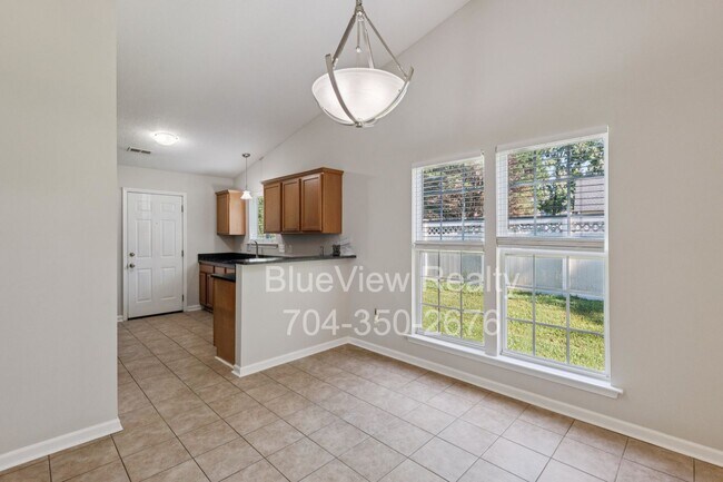 Foto del edificio - Beautiful 1 story house 3 bed 2 bath and 1 car garage